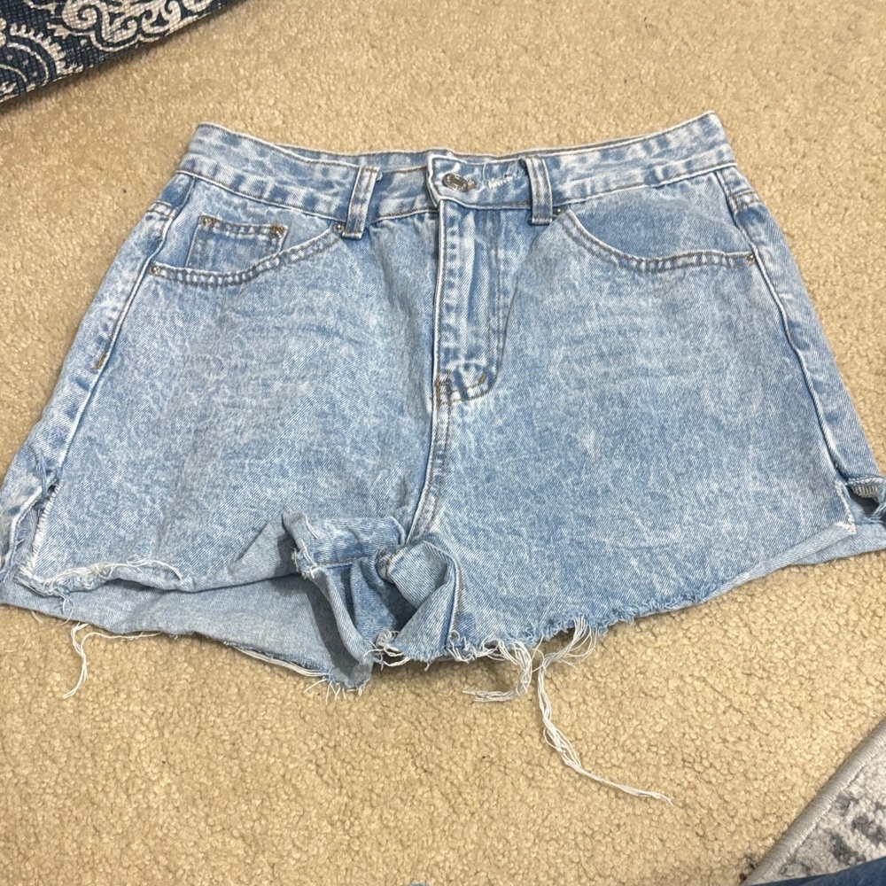 SHEIN Light Blue Acid Wash Frayed Denim Shorts